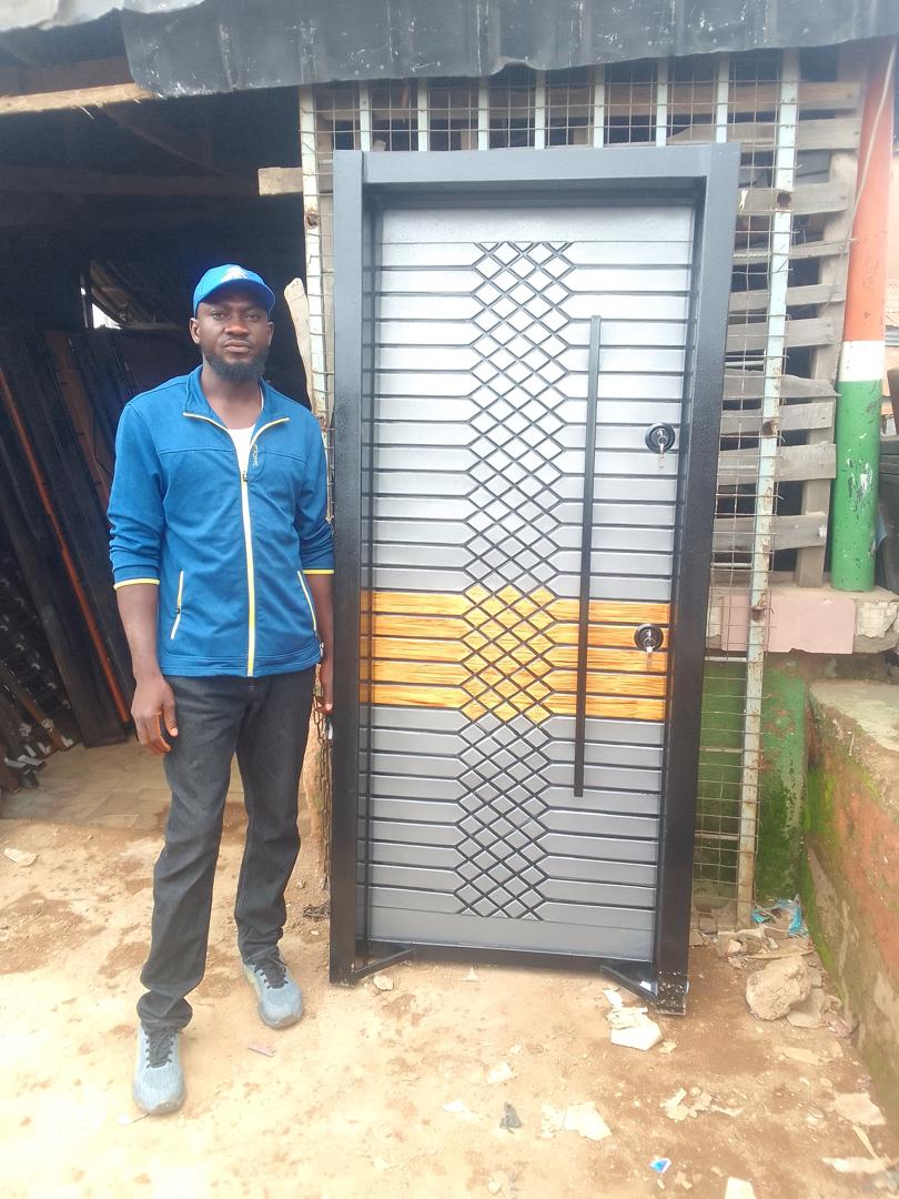 Ajis door 